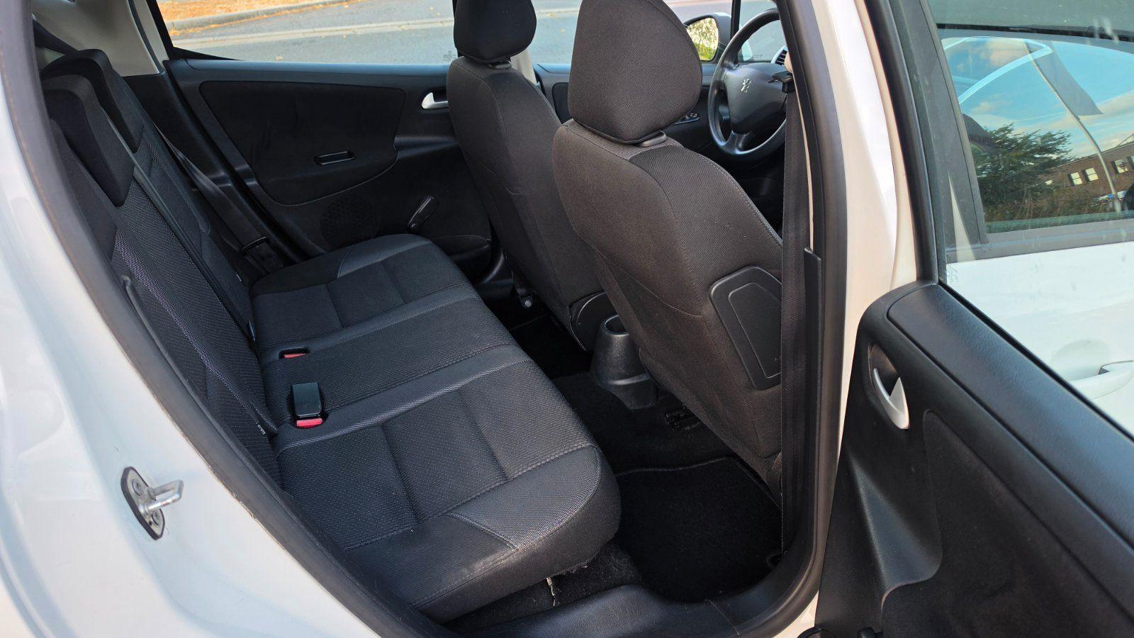 Peugeot 207 2010 — photo 11