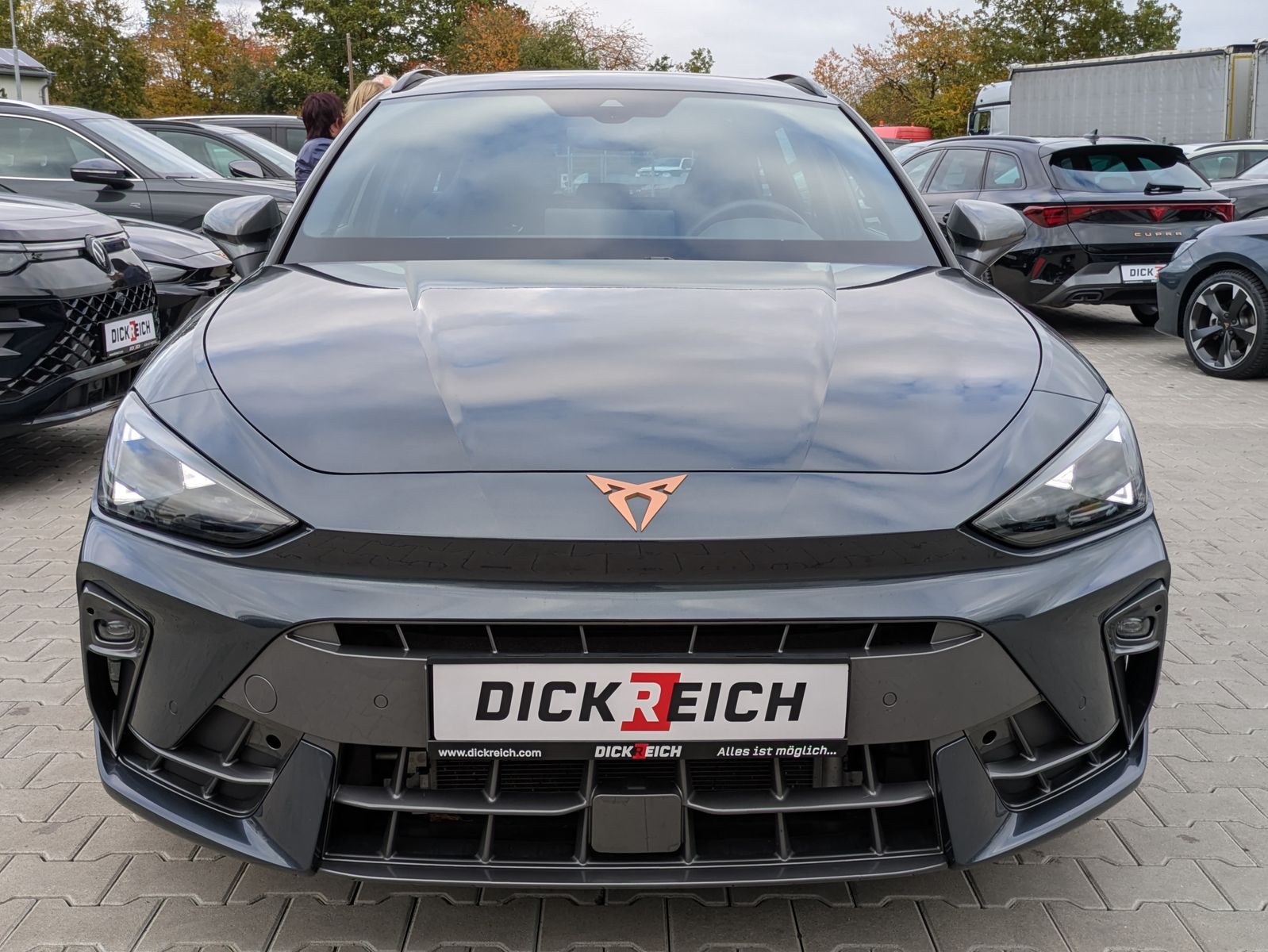 Fahrzeugabbildung CUPRA Leon 1.5 eTSI MATRIX*PANO*ALCAN.*AHK*SENN*Drive2