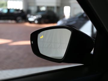 Volkswagen T-Roc 1.5TSI DSG IQ DRIVE PANORAMA KAMERA ACC