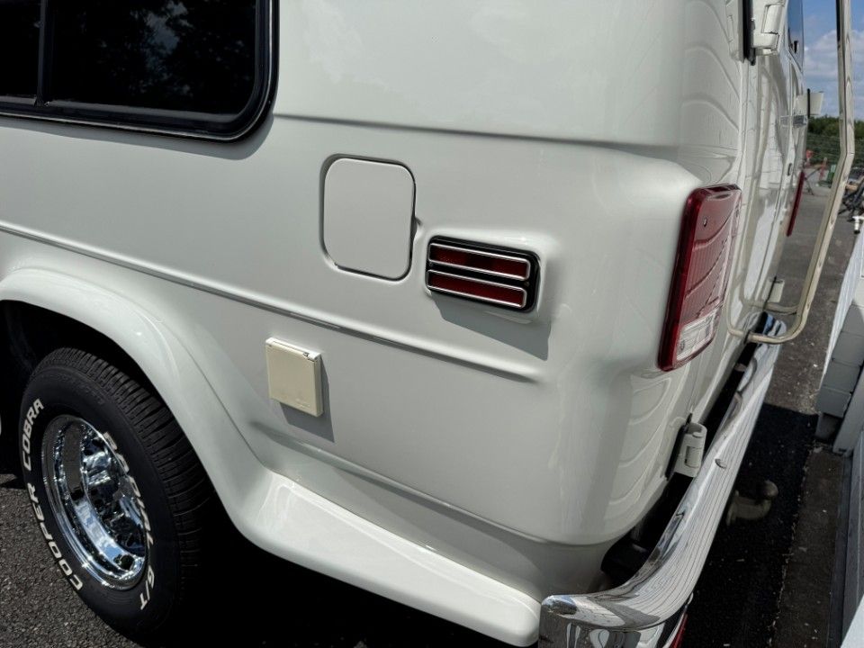 Fahrzeugabbildung Chevrolet Chevy Van G20 5.7 V8 Tiara komplett gemacht