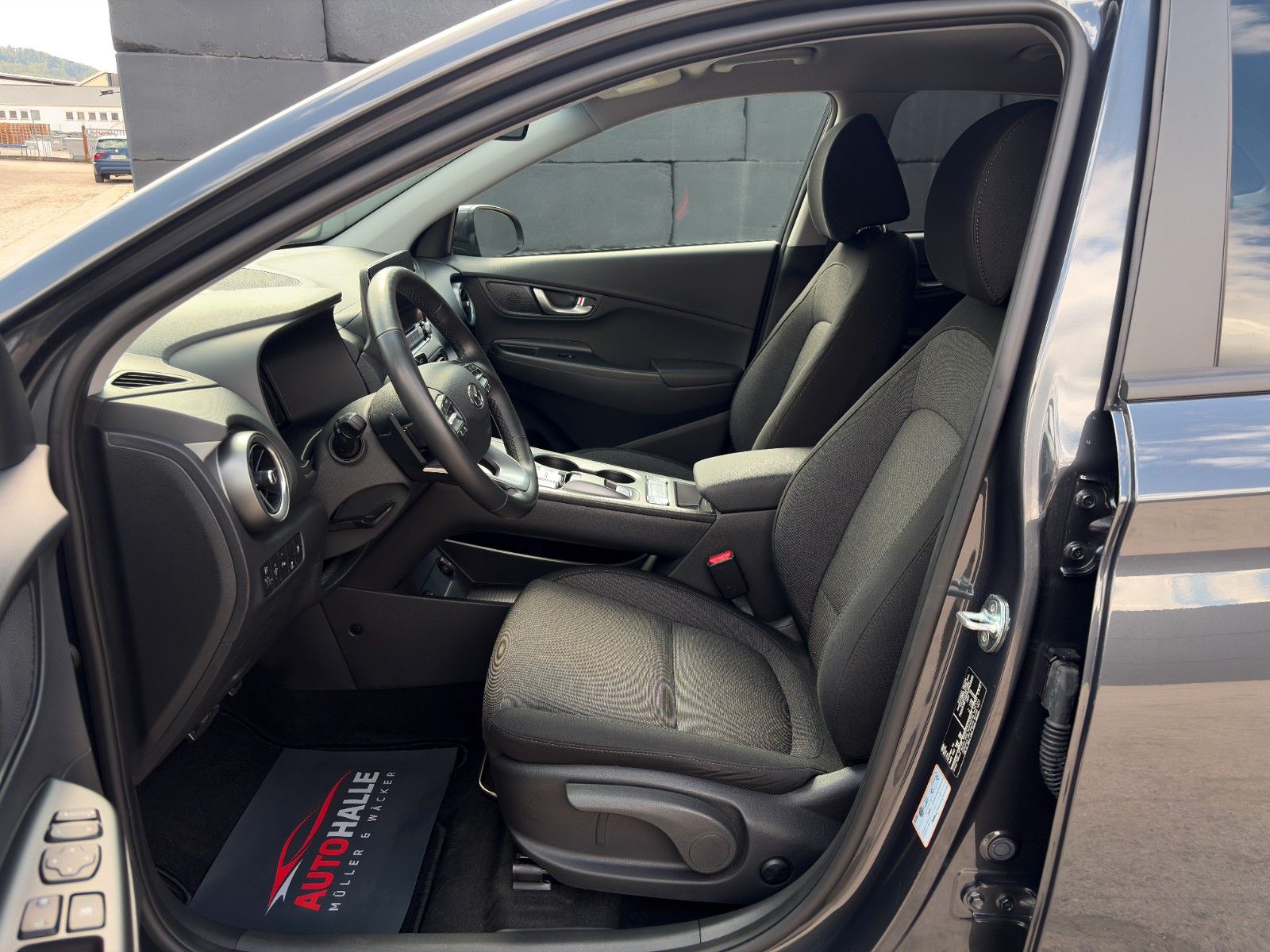 Fahrzeugabbildung Hyundai KONA E Trend NAV LHZ LKA LFA ACC KRELL CarPlay
