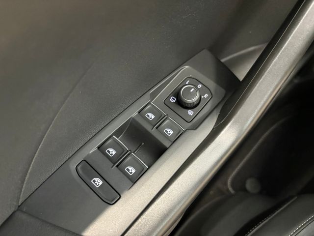T-Cross Life 1.5 TSI DSG R-LINE LED ACC RFK