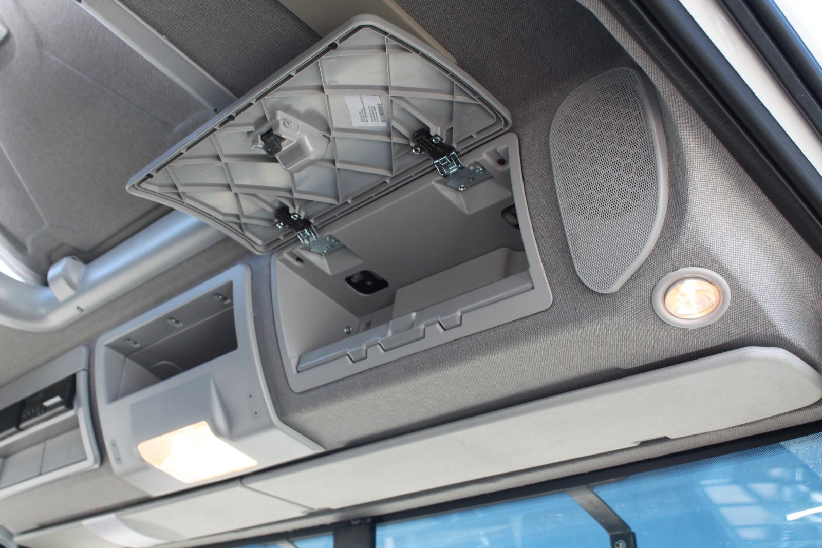 Fahrzeugabbildung Iveco EuroCargo ML80E21/P Gerüstbaupritsche