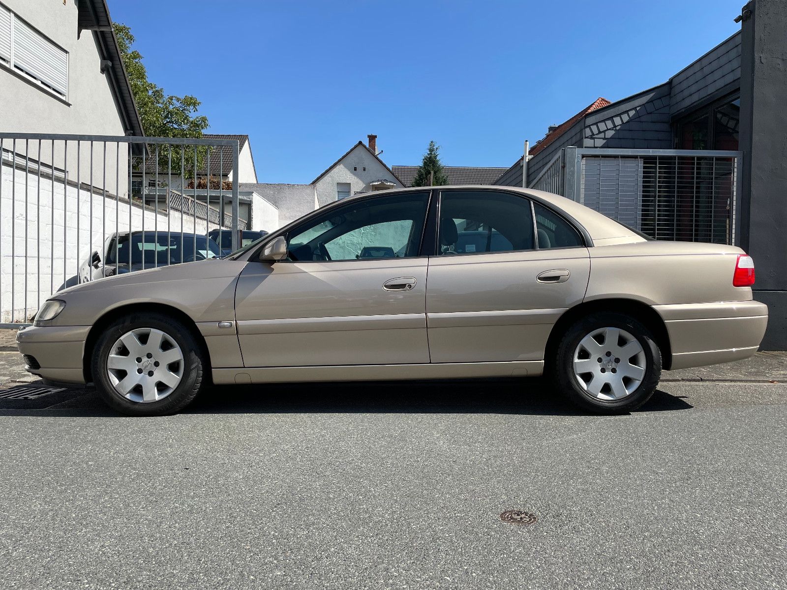 Fahrzeugabbildung Opel Omega 2.6 V6 Elegance |Automatik|Klima|Sitzheizu