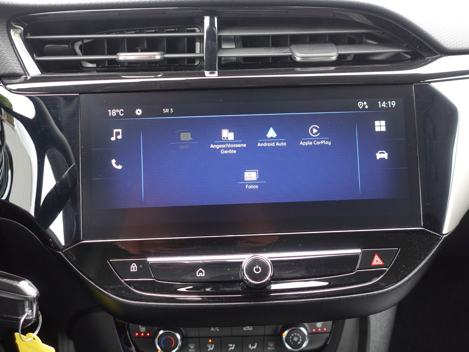 Fahrzeugabbildung Opel Corsa 1.2 Allwetter,Sitzh.,PDC,LED,Kamera,DAB