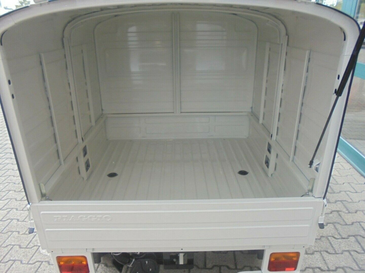 Fahrzeugabbildung Piaggio Ape 50 Kasten weiß,auch als 25kmh erhältlich*