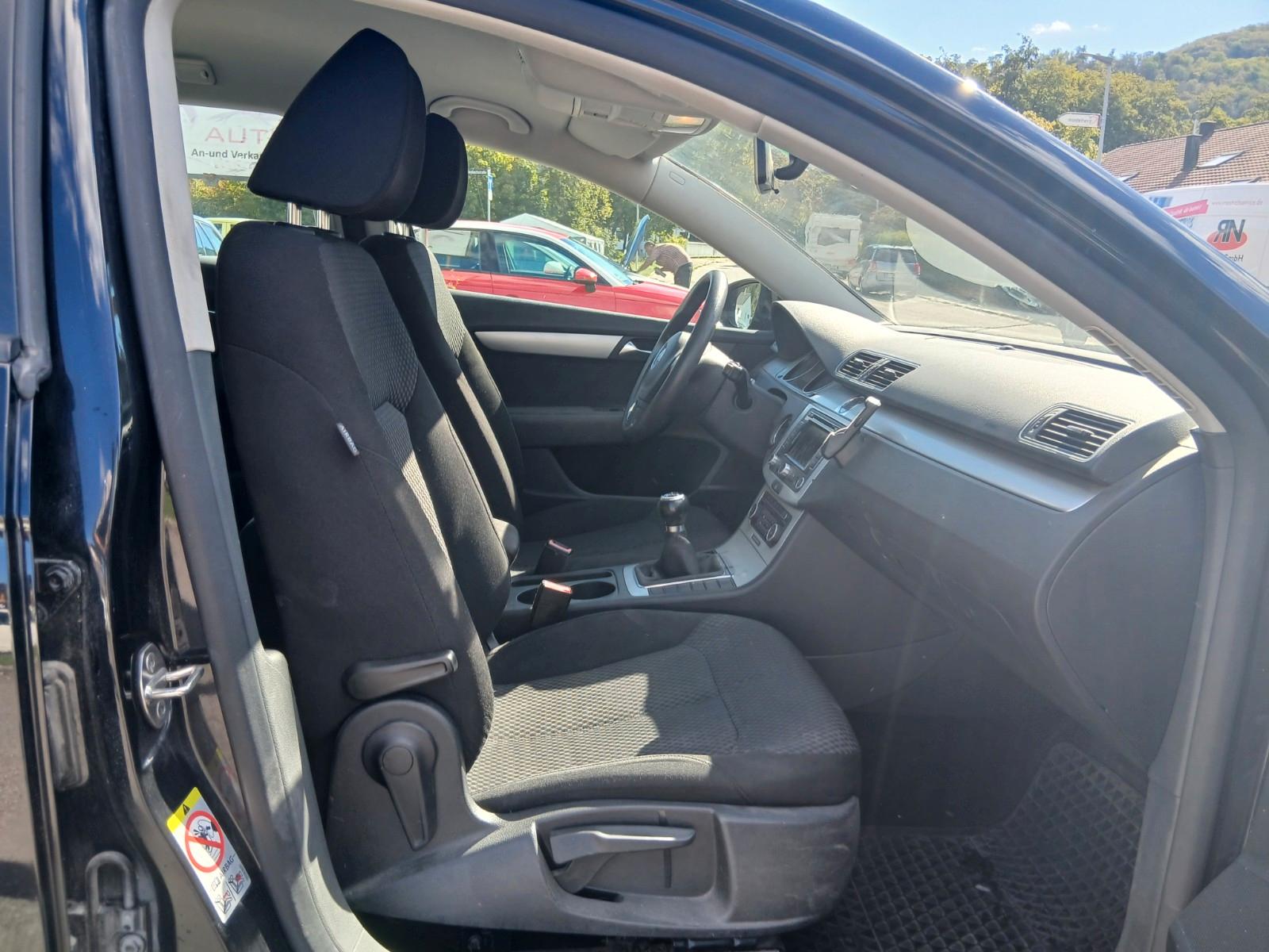 Volkswagen Passat 2011 — photo 11