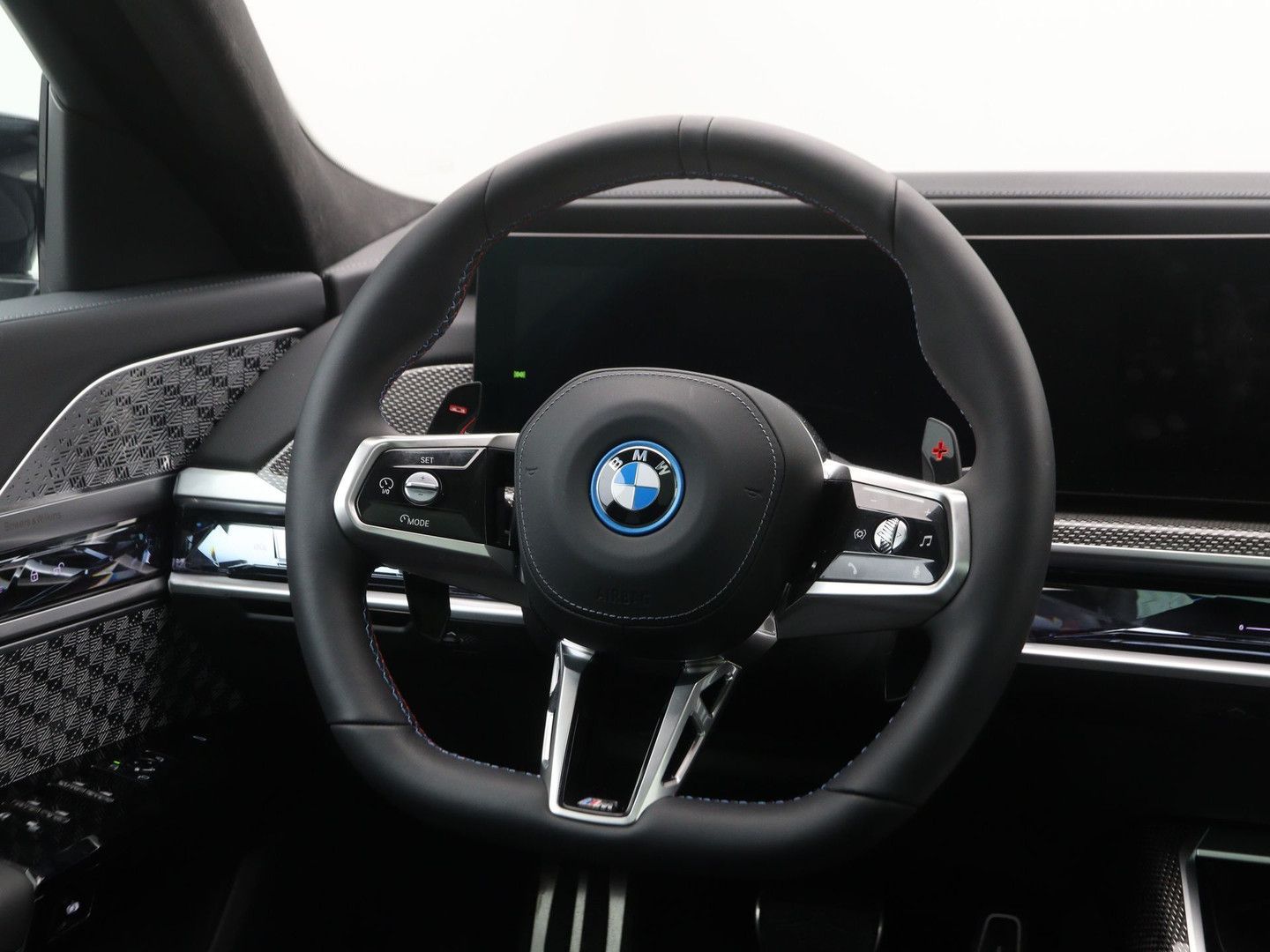 BMW M760 7 Serie M760e xDrive M-Sport SoH 100% imagem 2