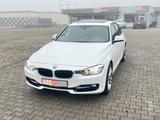 BMW 328i SPORT LINE/2.Han/M Lenkr+Fahrw/Glasd/Sitzh/ - BMW 328 mit Benzin-Antrieb: Limousine