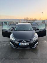 Hyundai i40 cw 2.0 GDI Premium Automatik Premium - Hyundai i40 mit Benzin-Antrieb: Kombi, Automatik, 2.0