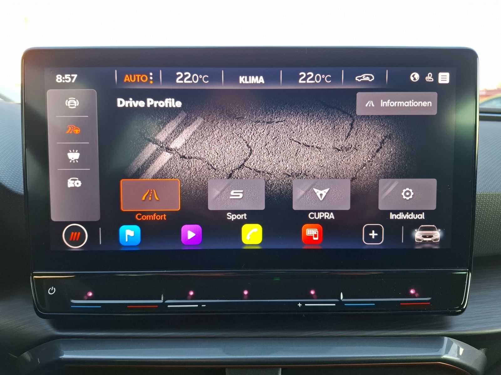 Fahrzeugabbildung CUPRA Leon ST VZ DSG 4Drive LED AHK Navi Beats LHZ ACC