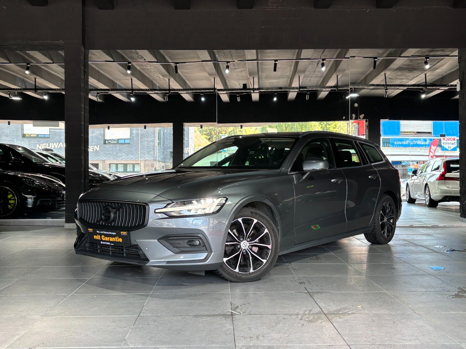 Fahrzeugabbildung Volvo V60 Momentum /KAMERA/LED/SHZ/ACC+/NAVI