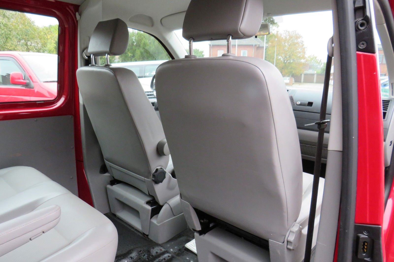 Fahrzeugabbildung Volkswagen T5 Kombi 4-Motion AHK 7 Sitz 158.000km