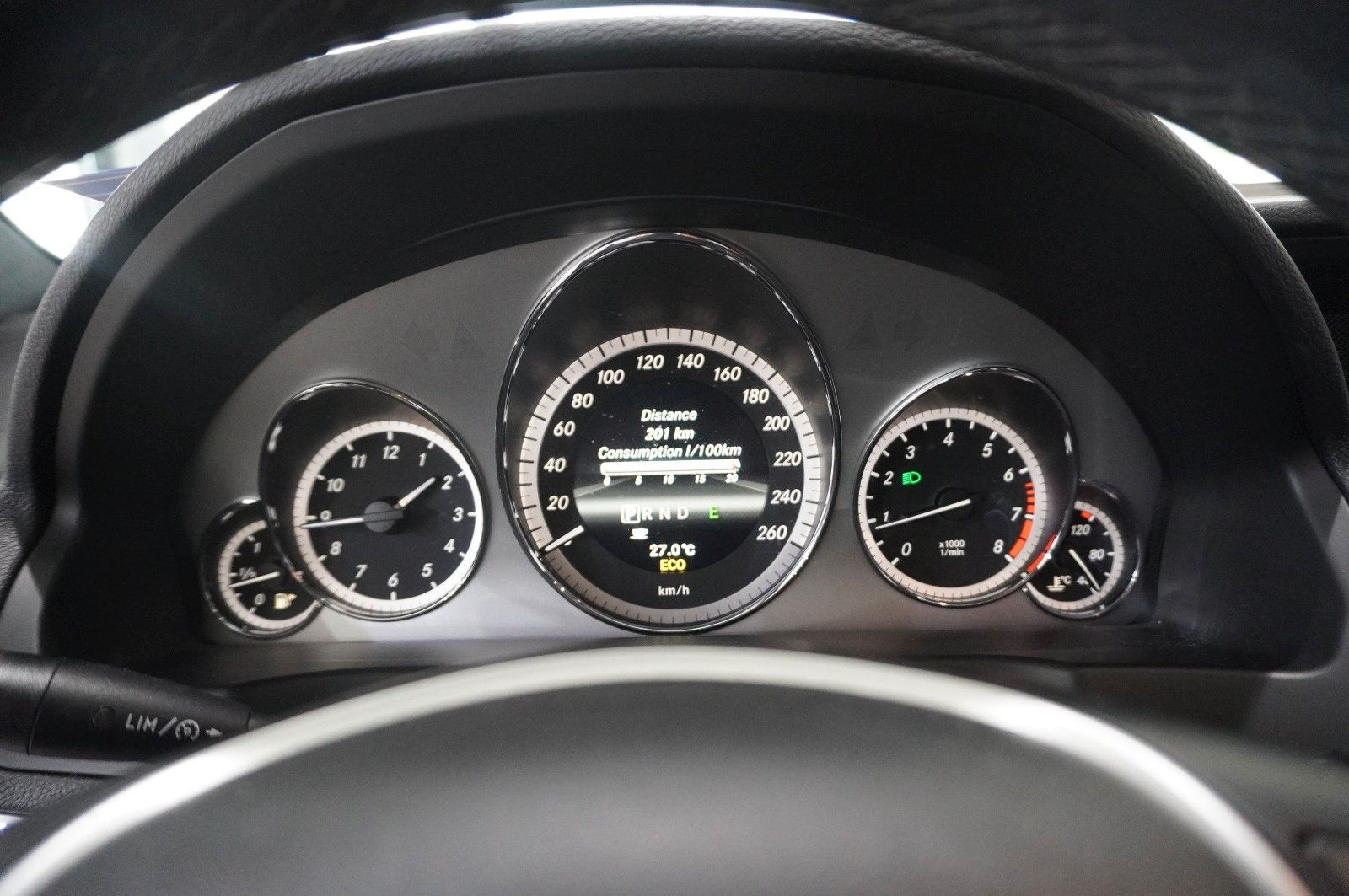Fahrzeugabbildung Mercedes-Benz E 200 COUPE AVAMTGRADE NAVI/SHZ/SPORT/PDC/TEMP.