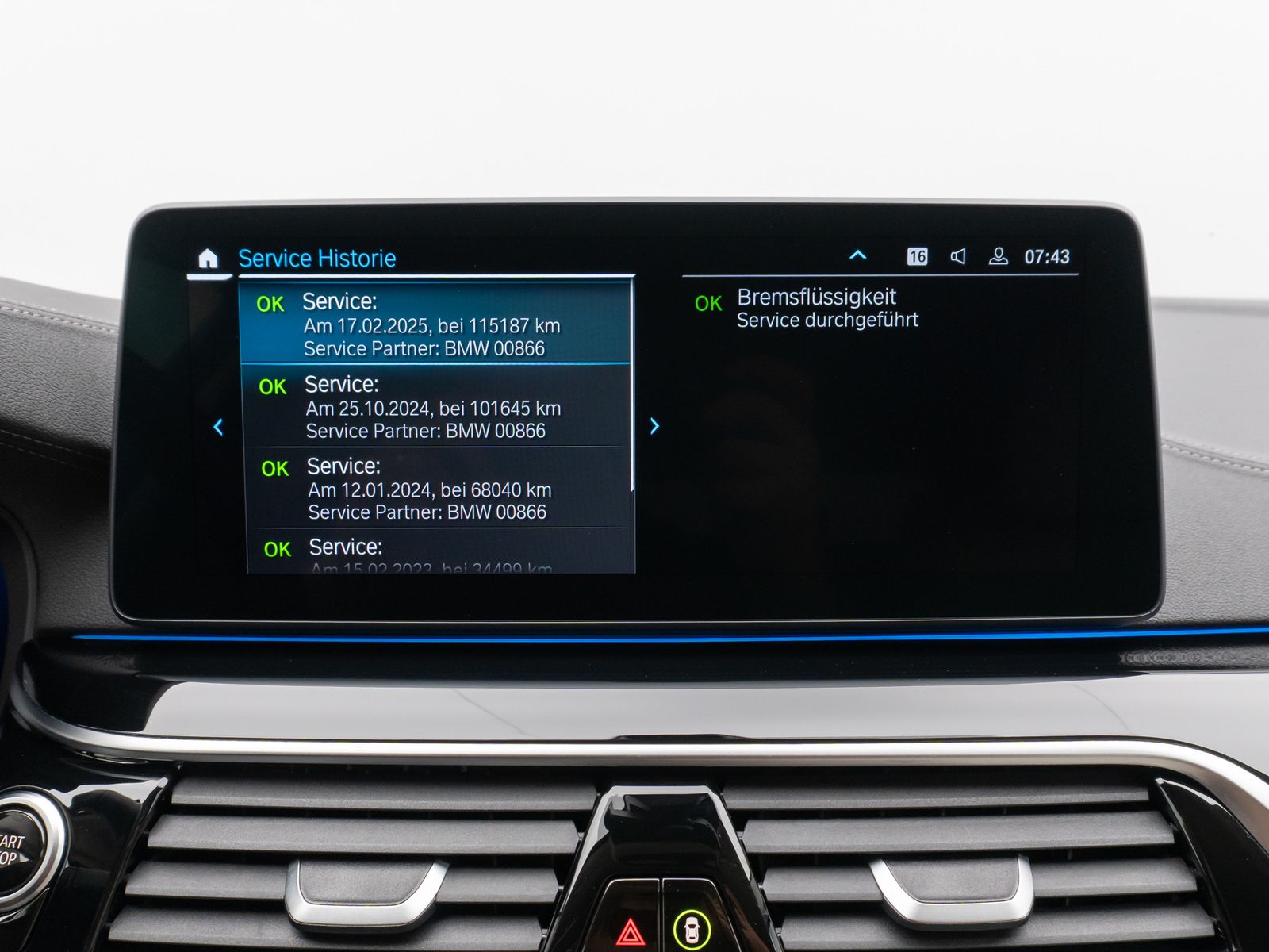 Fahrzeugabbildung BMW 530e xD Luxury Line KameraHUD DAB HiFi Komfort