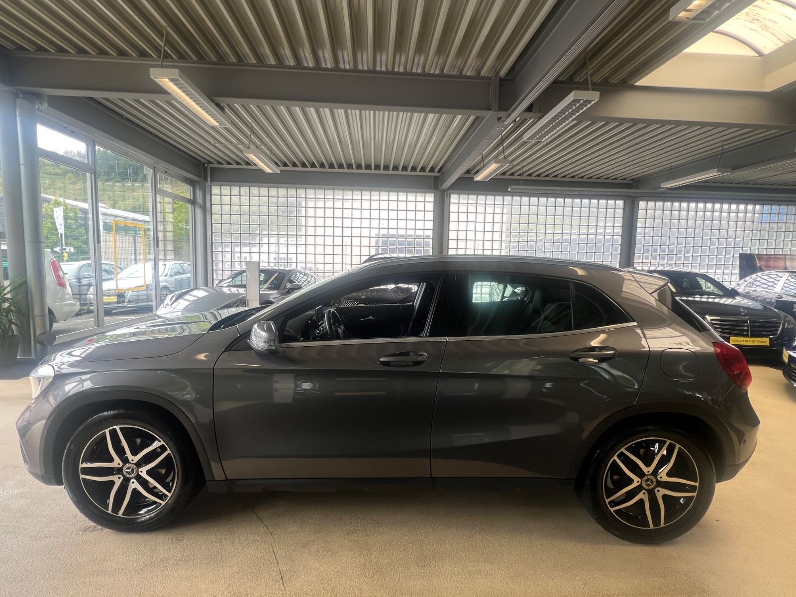 Fahrzeugabbildung Mercedes-Benz GLA 200 * SPORT-LINE URBAN * 1.HAND *