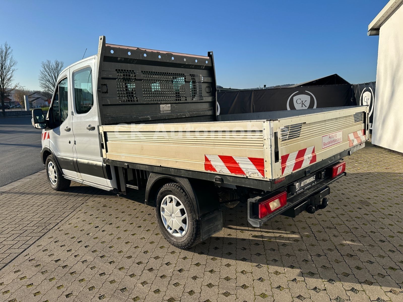 Fahrzeugabbildung Ford Transit Pritsche 350 L2 DoKA/7 Sitze/Klima/AHK