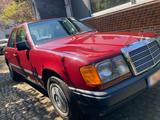 Mercedes-Benz Mercedes Benz W124 230E Barolorot SD 153.5... - Mercedes-Benz W124 aus dem Jahr 1987