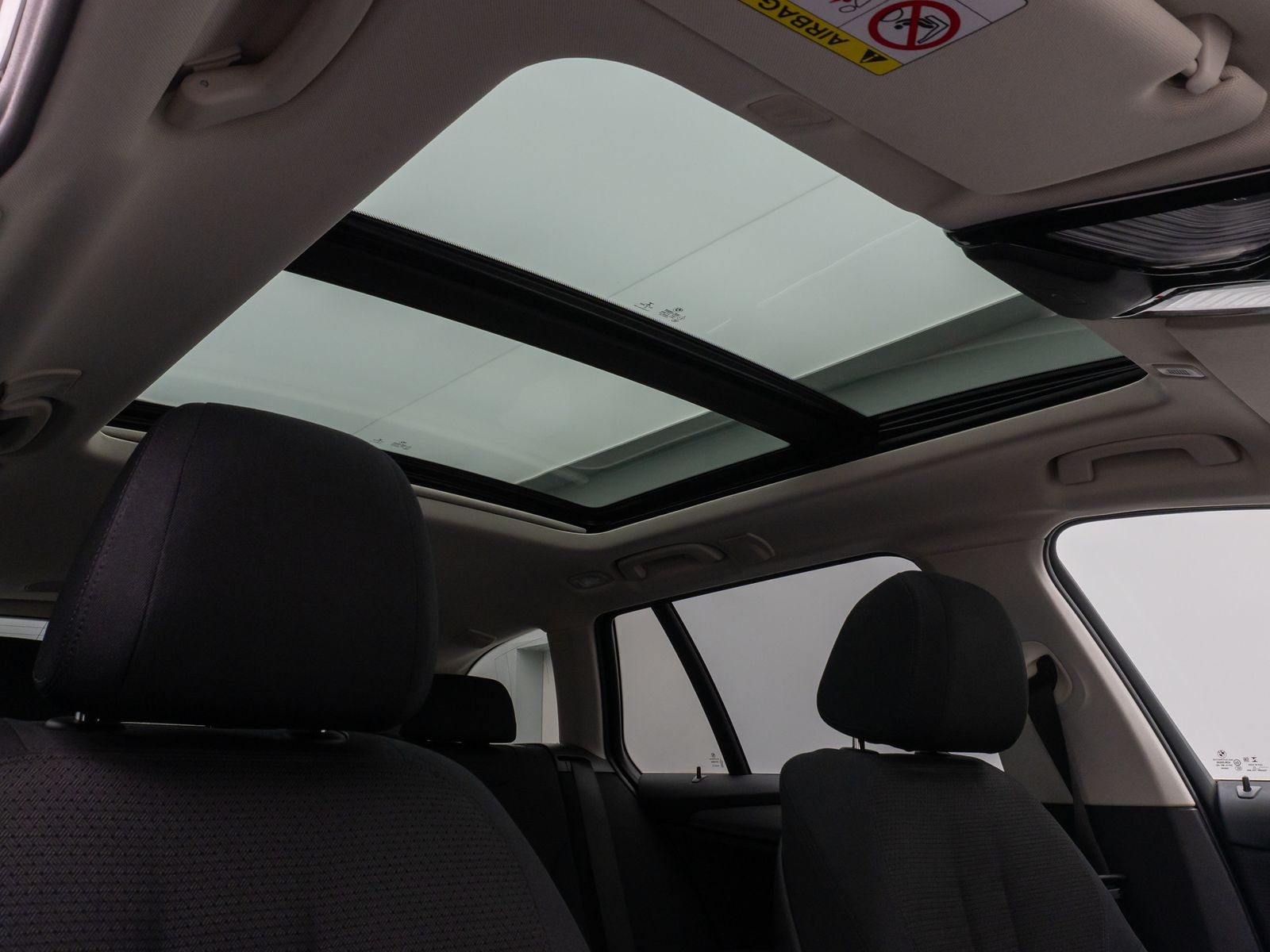 Fahrzeugabbildung BMW 520d Kamera DAB H/K Alarm DisKey Panorama MSport