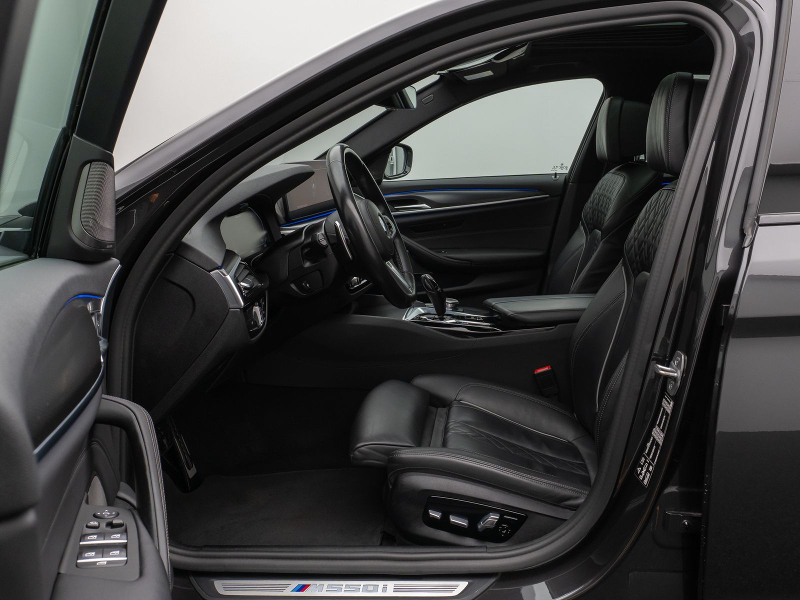 Fahrzeugabbildung BMW M550i xD Laser SoftClos 360°HUD DAB H/K DisplKey