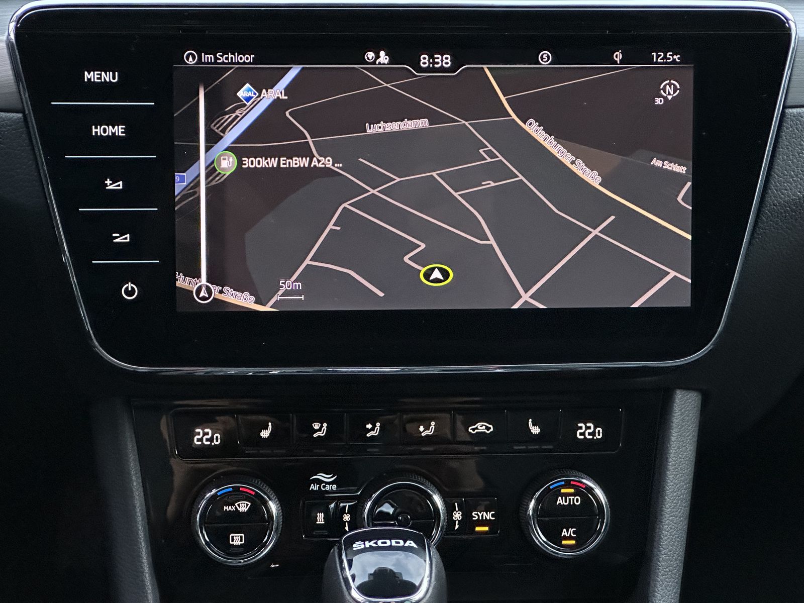 Fahrzeugabbildung SKODA Superb Combi 2.0 TDI DSG Style NAV+LED+PANO+ACC