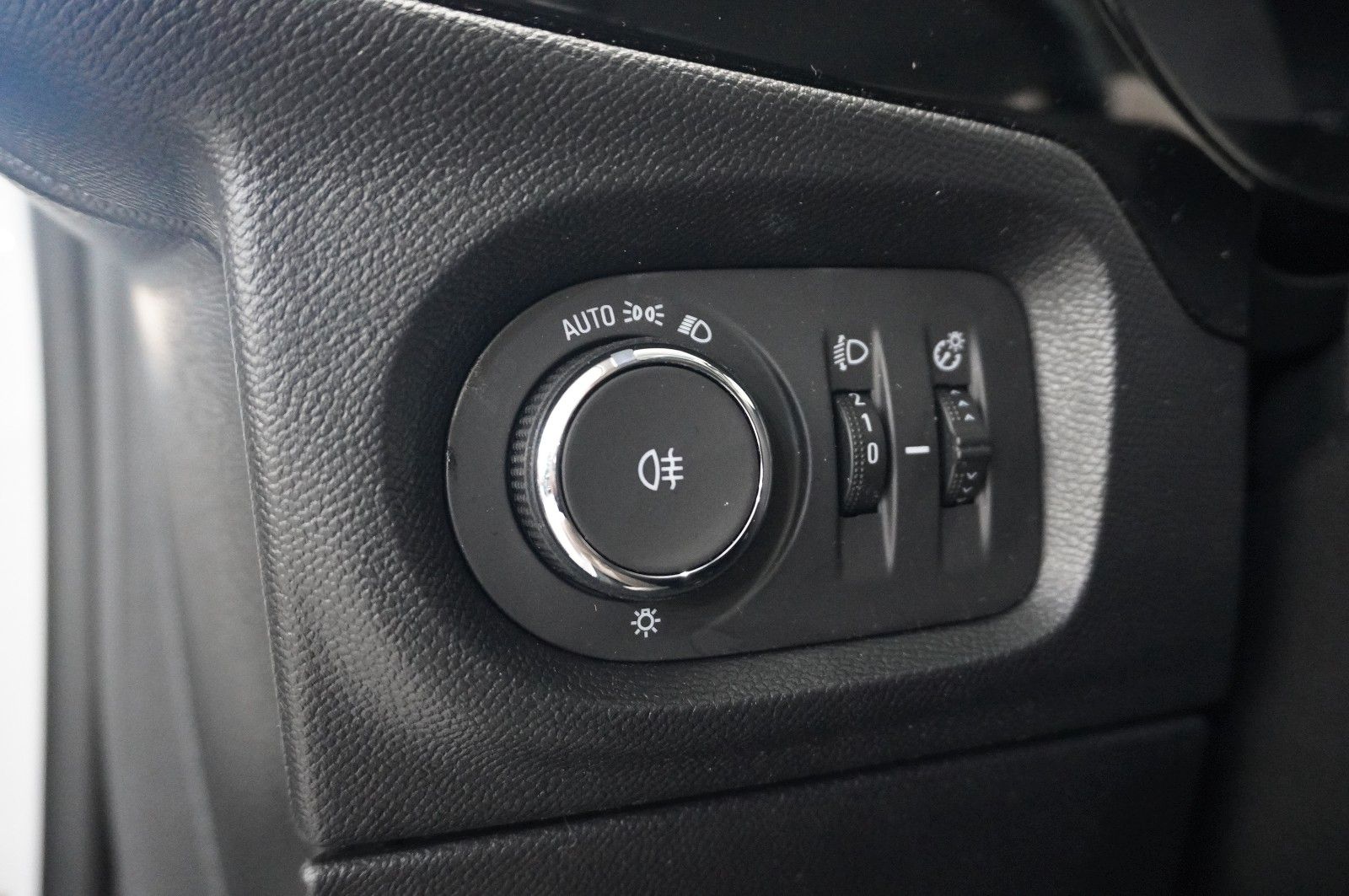 Fahrzeugabbildung Opel Corsa F 1.2 ELEGANCE NAVI/LED/SPORT/SH//VIRT/DAB