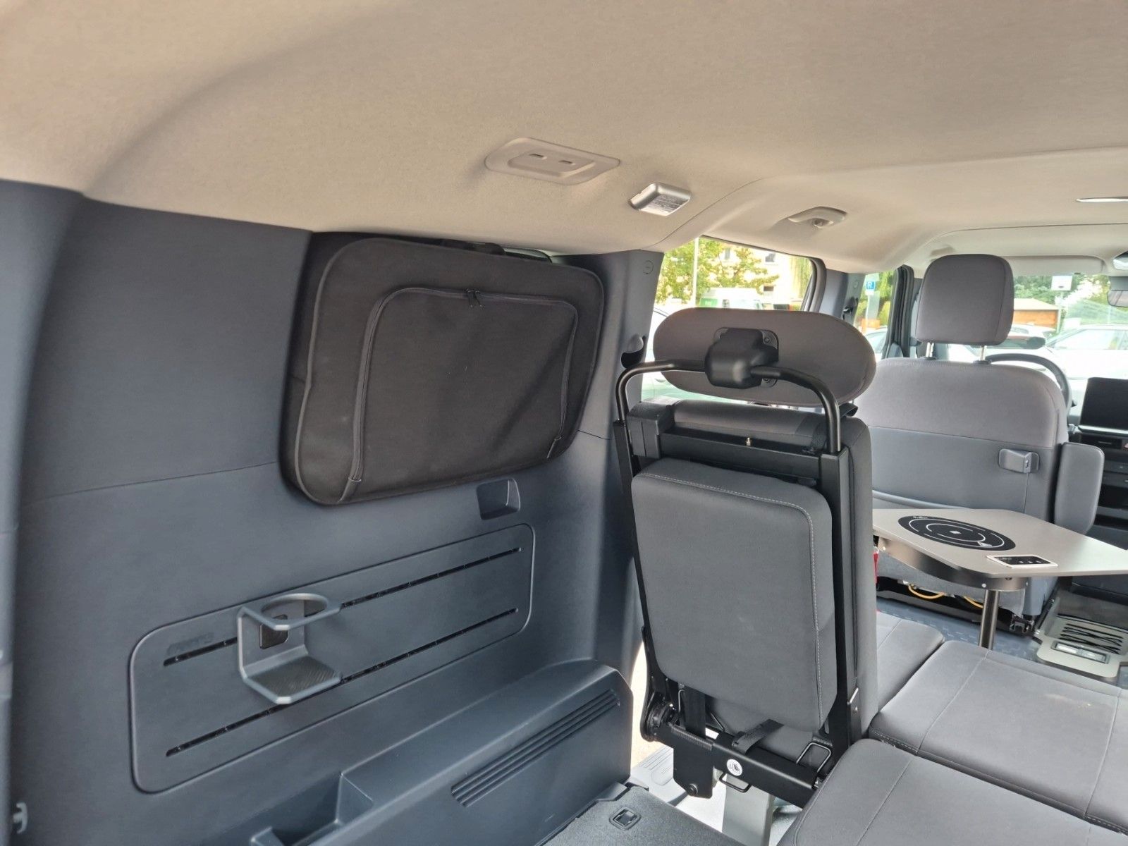 Fahrzeugabbildung Kia PV5 Passenger Sonderumbau Schienensystem Camper