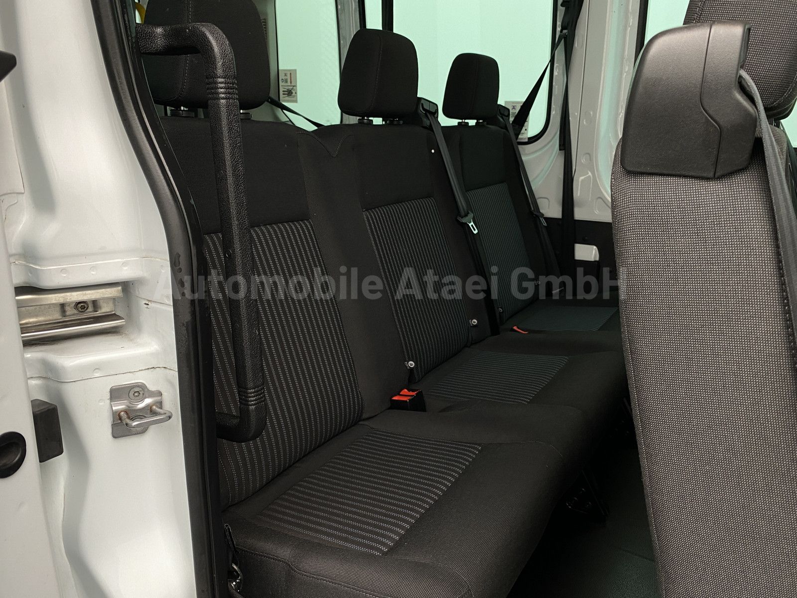 Fahrzeugabbildung Ford Transit 350 *Rollstuhl-Lift* +9-SITZE (4759)
