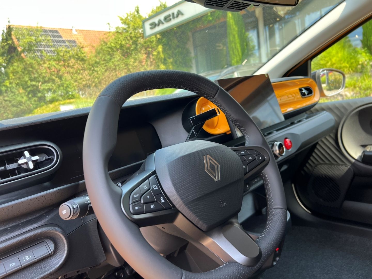 Fahrzeugabbildung Renault Twingo E-Tech 80 Urban Range Techno 60 kW Navi D