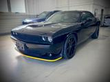 Dodge Challenger/5.7/V8/RT - Dodge Challenger mit Benzin-Antrieb: Coupé, Leder, Schiebedach