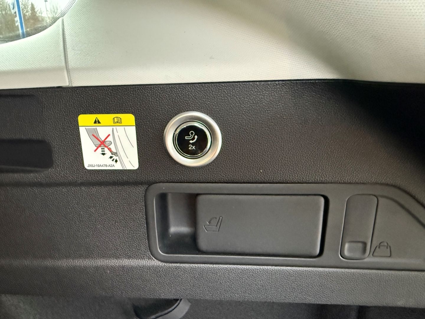 FORD Focus Titanium X Turnier AHK-Navi Digi Cockpit L - Image 29