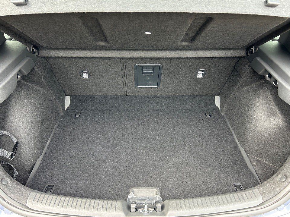 Fahrzeugabbildung Hyundai i30 MY25 1.5T 48V 7DCT ADVANTAGE PLUS-P KEYLESS+