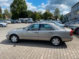 Mercedes-Benz C 180+H-KENNZEICHEN+GLASDACH+AUTOMATIK - Mercedes-Benz 180 aus dem Jahr 1994