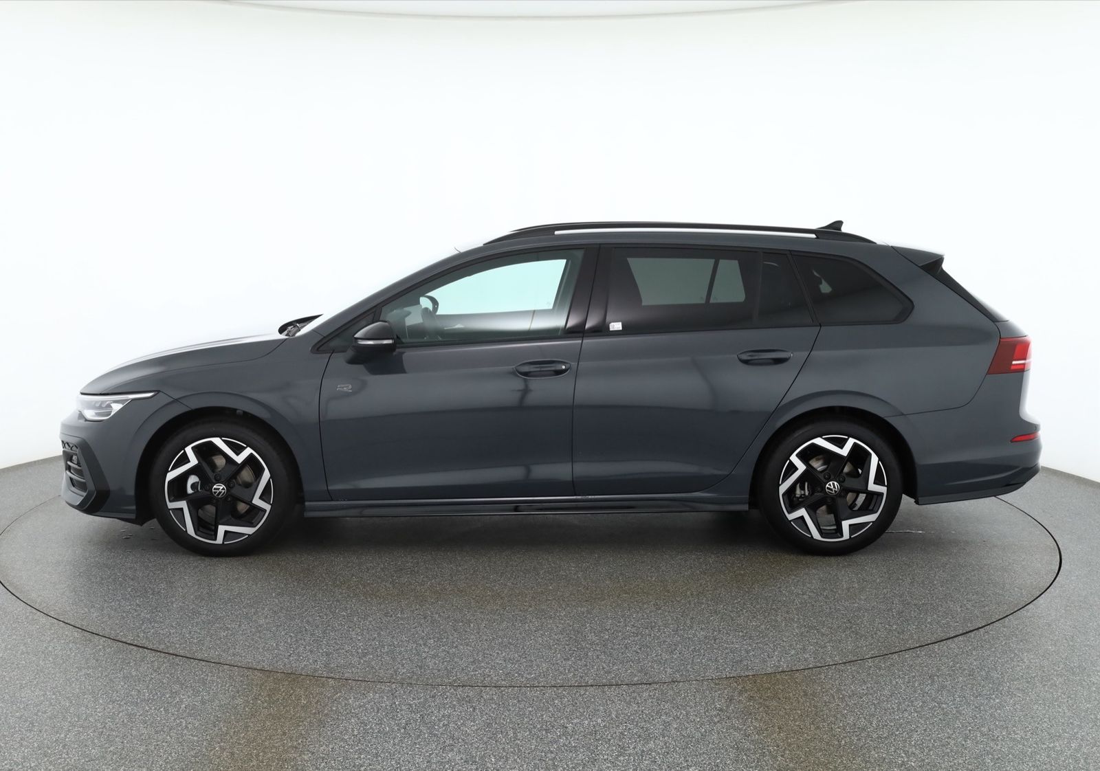 Volkswagen Golf VIII Variant 1.5 eTSI R-Line DSG LED ACC AH imagem 2