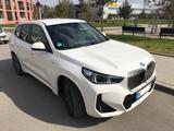BMW iX1 xDrive30 -M Sport Pro Head-Up LED Navi AHK - BMW iX1 in München