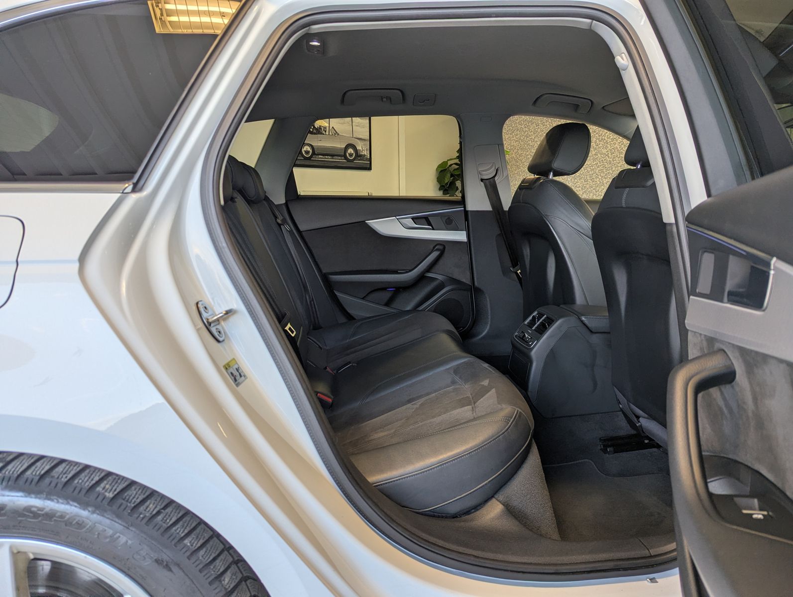 AUDI A4 2.0 TDI design ultra Sport-Fahrwerk Alcantara - Image 17