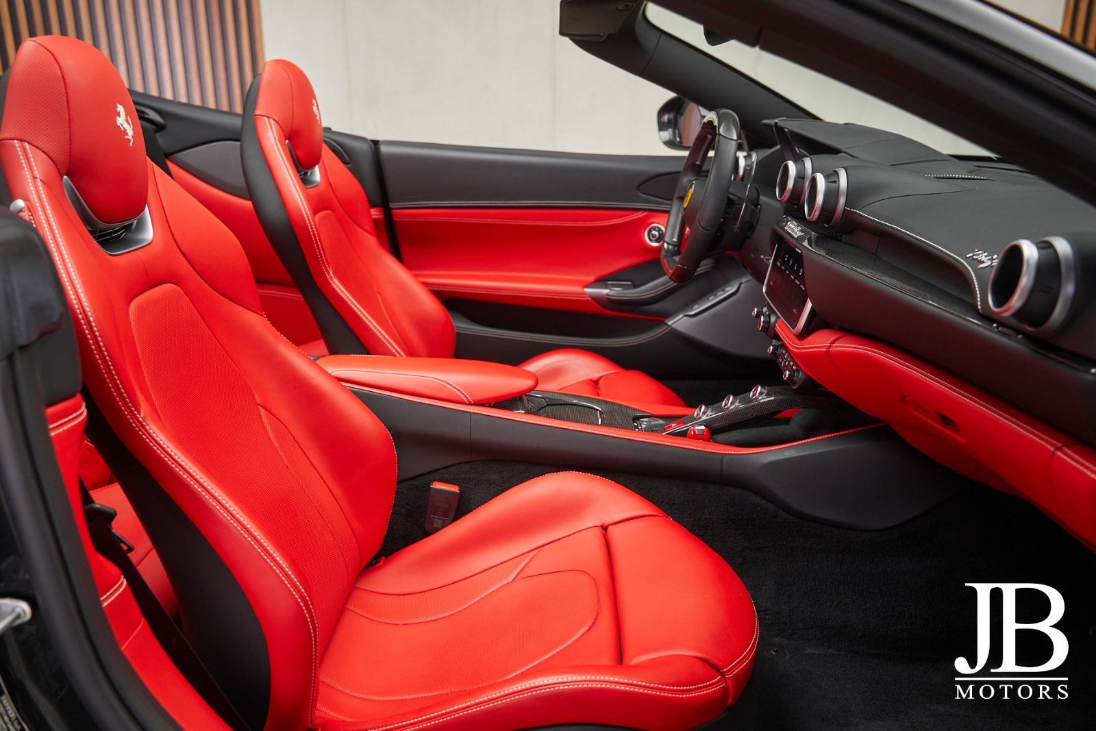 Fahrzeugabbildung Ferrari Portofino M Carbon LED JBL Surround Magneride