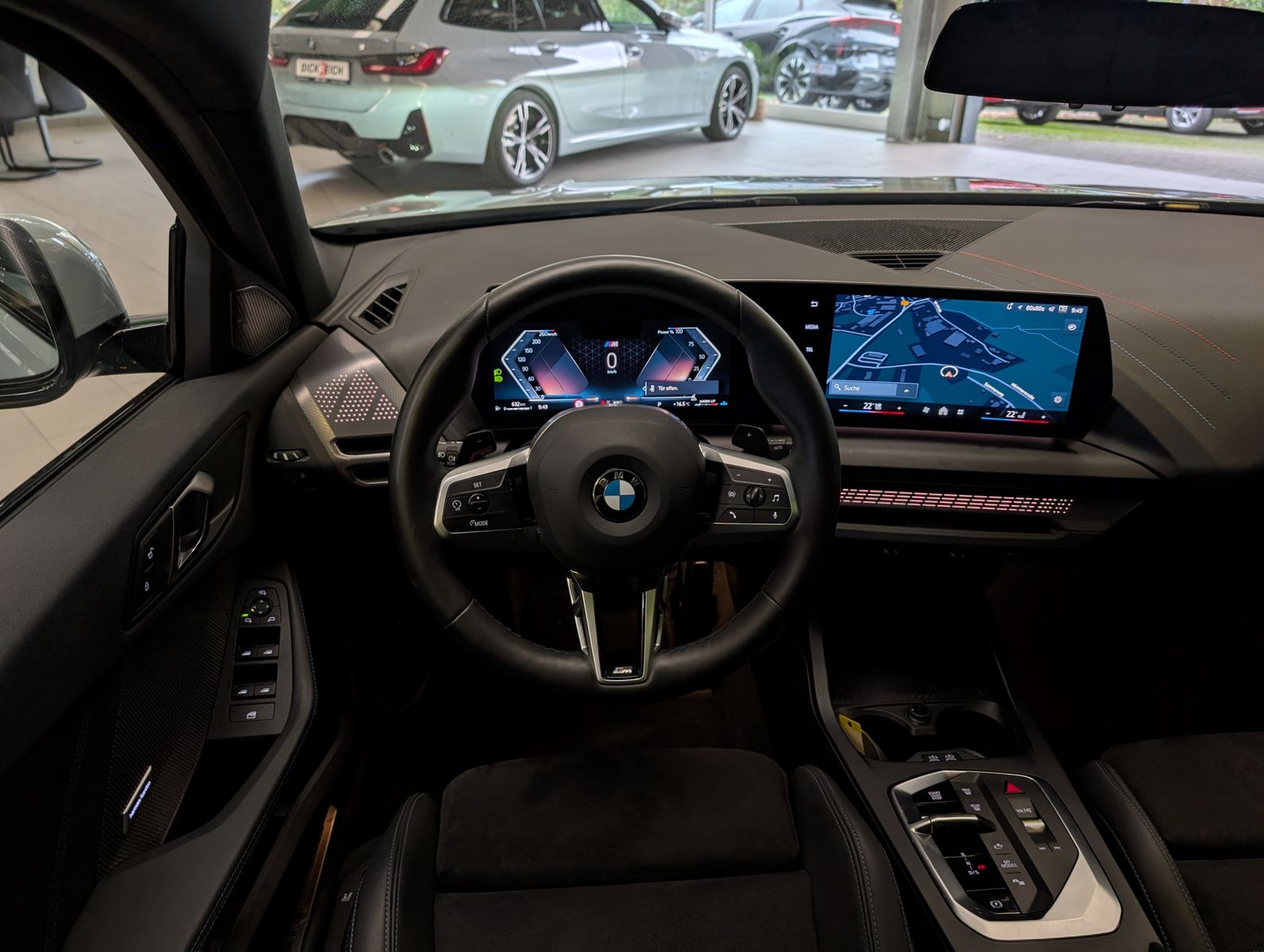 Fahrzeugabbildung BMW 123 i xDrive M-Sport Massag H/K Kamera Pano AHK