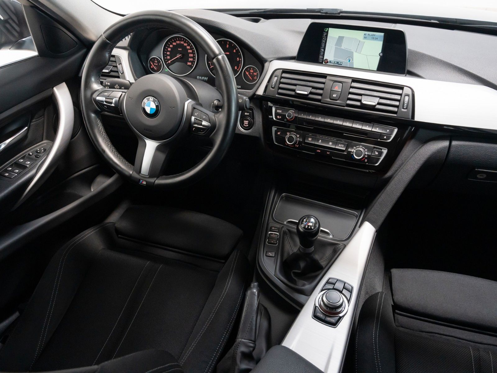 Fahrzeugabbildung BMW 320d HUD HiFi Komfort LED AHK GeschwindigReg LM