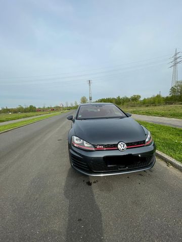 Volkswagen Golf GTI Performance Blue Motion