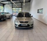 Ford Focus 1,8i Ghia*GSD*AHK*beh.WSS*Klimaauto*PDC* - Ford Focus aus 2008: Kombi