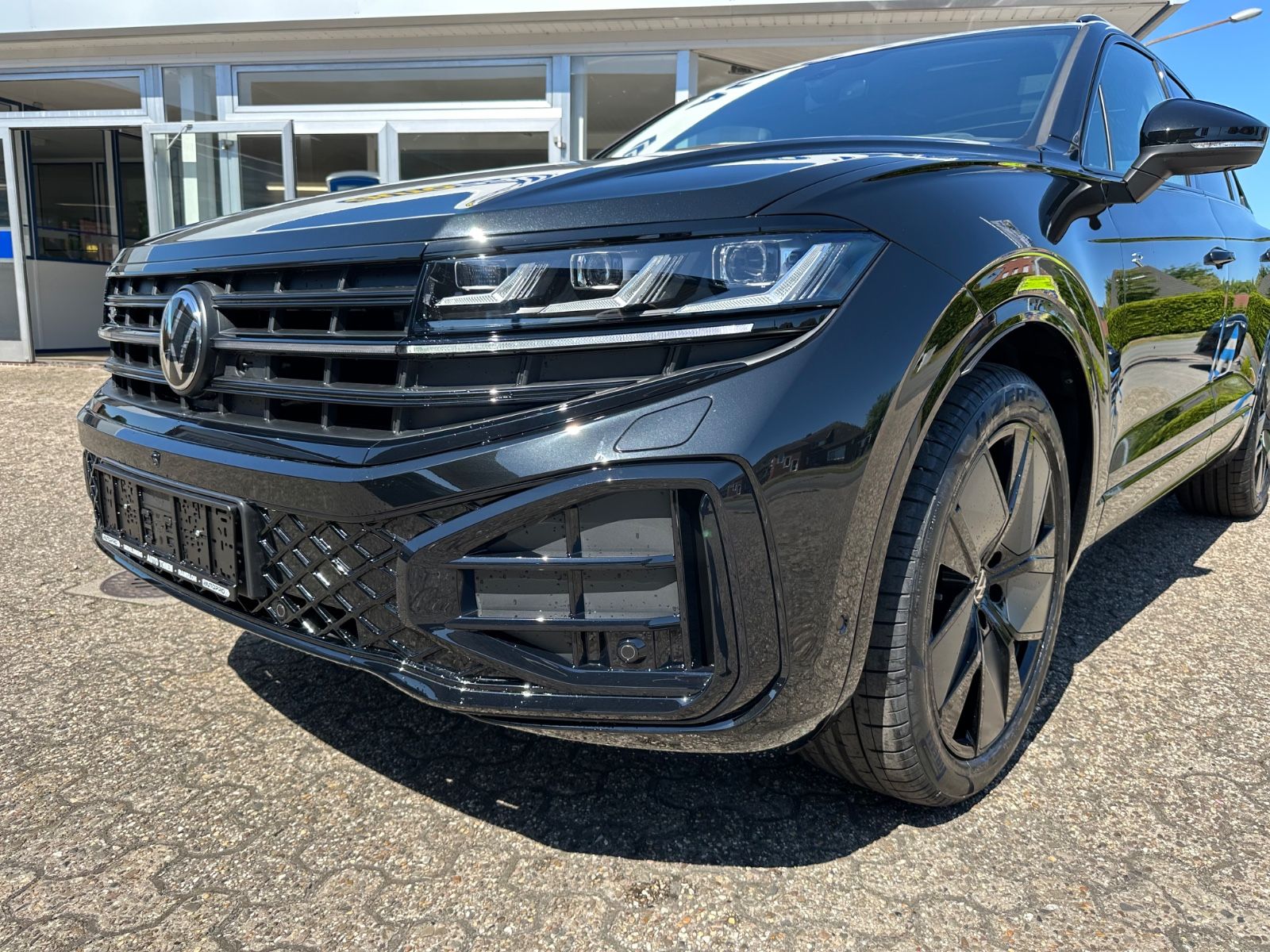 Fahrzeugabbildung Volkswagen Touareg 3.0 TDI 4Motion R-Line Pano/AHK/IQ/Navi