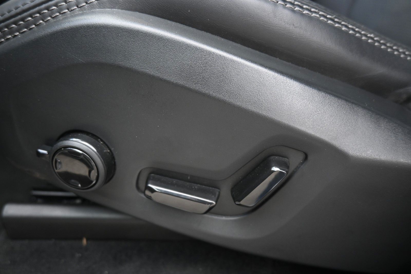 Fahrzeugabbildung Volvo XC90 B5 Ultimate Bright AWD MASS*LUFT*BW*HUD*AHK