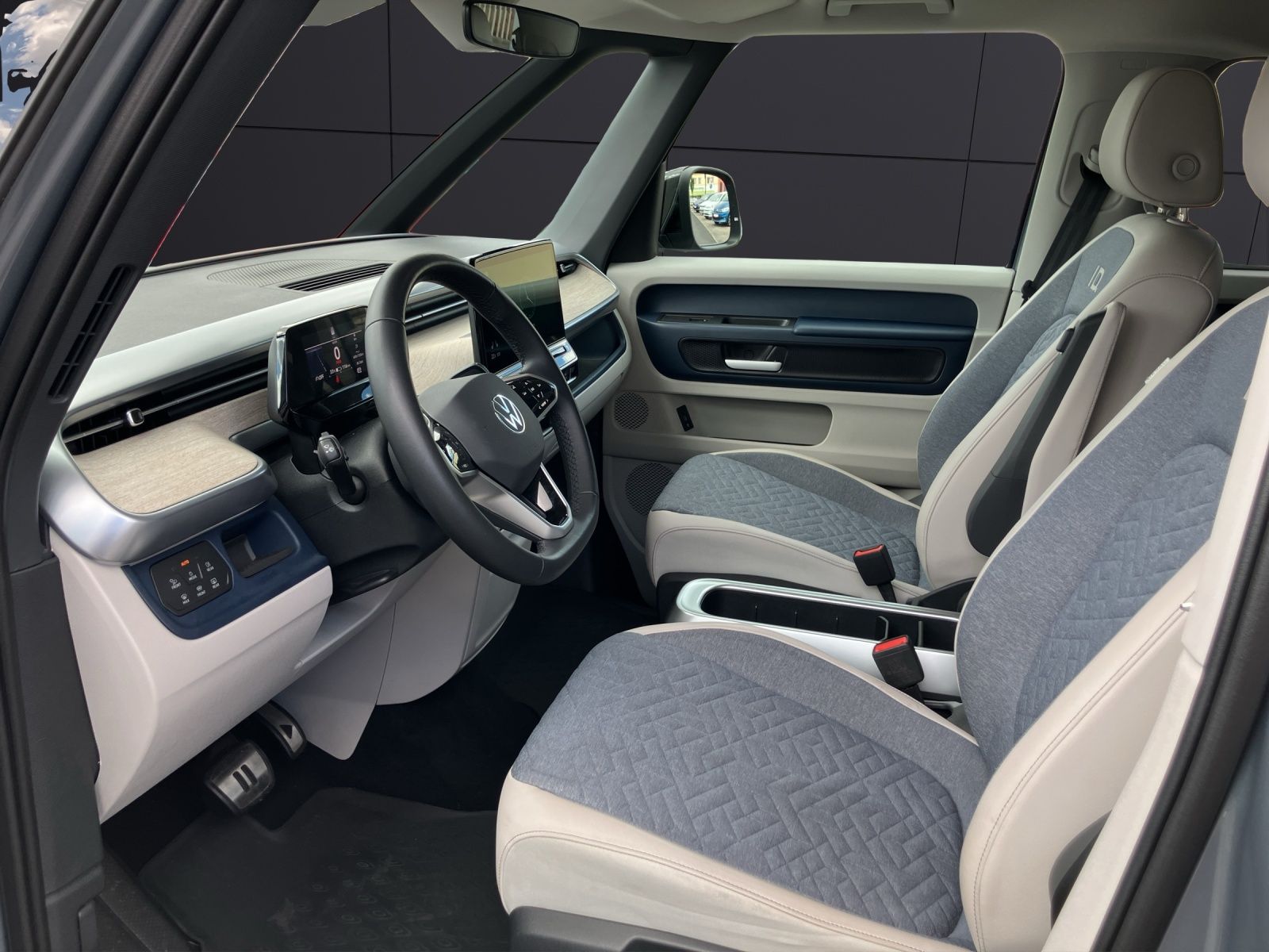 Fahrzeugabbildung Volkswagen ID.Buzz Pro Matrix AHK Navi ACC