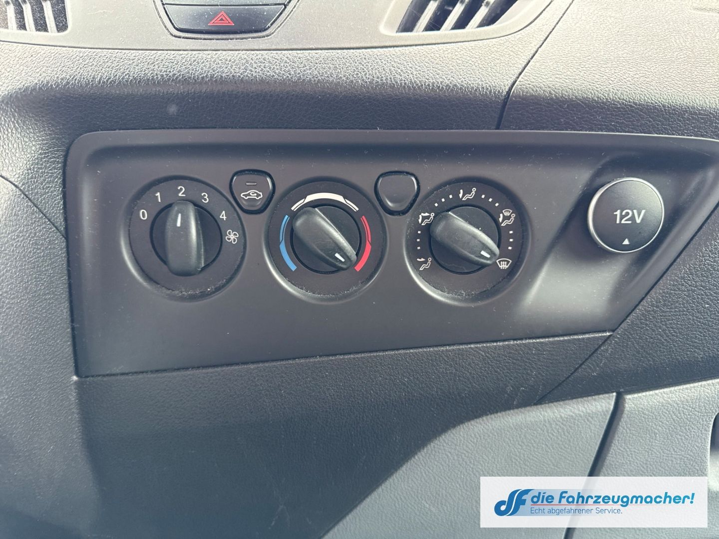 Fahrzeugabbildung Ford Transit Custom Kombi 300 L1 2.2 TDCi *8320 *EXPO