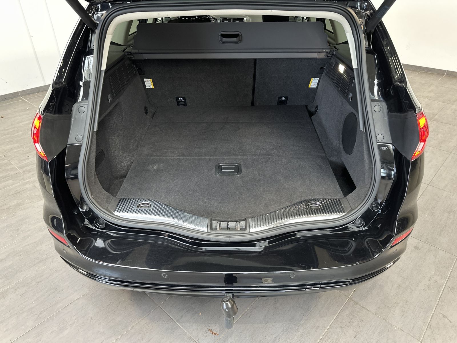 Fahrzeugabbildung Ford Mondeo Turnier 2.0 EB Titanium NAV+LED+AHK+SHZ