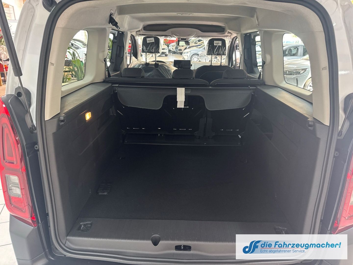 Fahrzeugabbildung Citroën Berlingo XL Digitales Cockpit LED Apple CarPlay