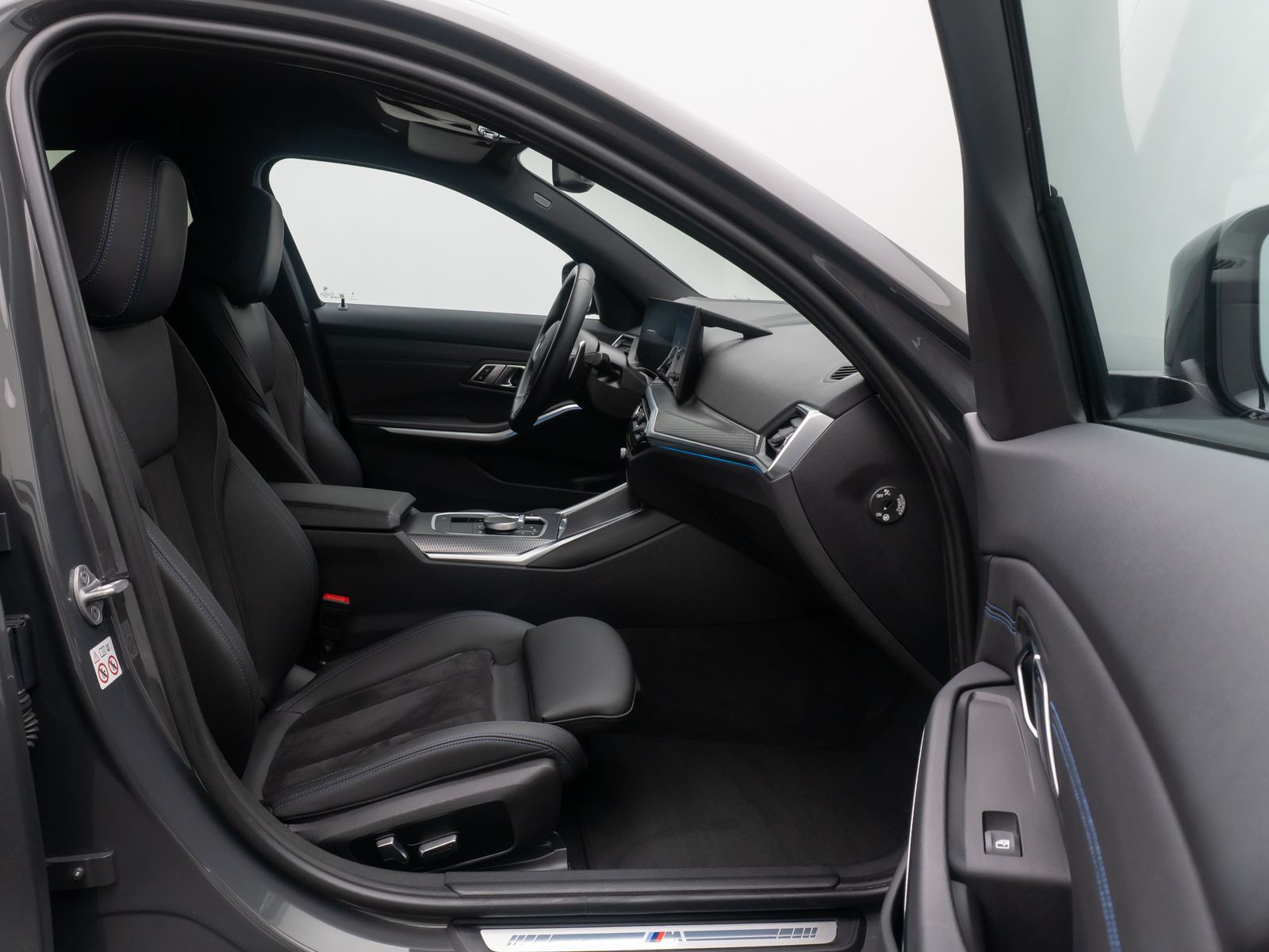 Fahrzeugabbildung BMW 330d xD M Sport Individual Kamera DAB HUD 19Zoll