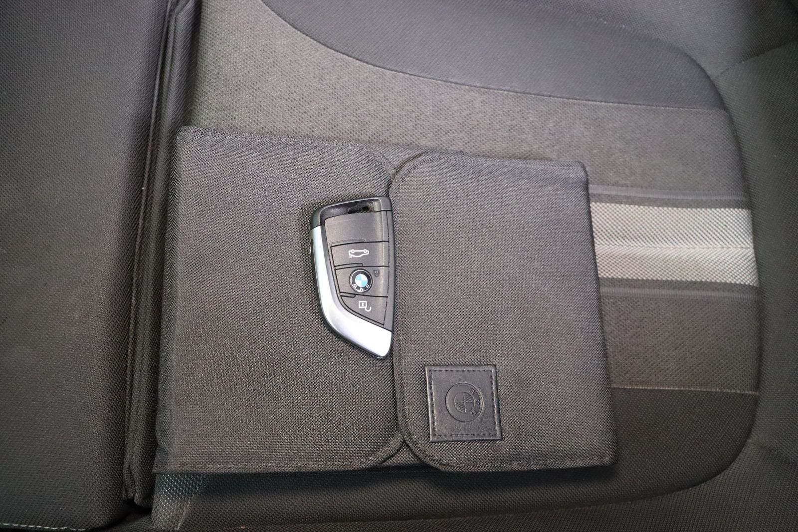 Fahrzeugabbildung BMW X1 xDrive18d * LED * Navi * RFK