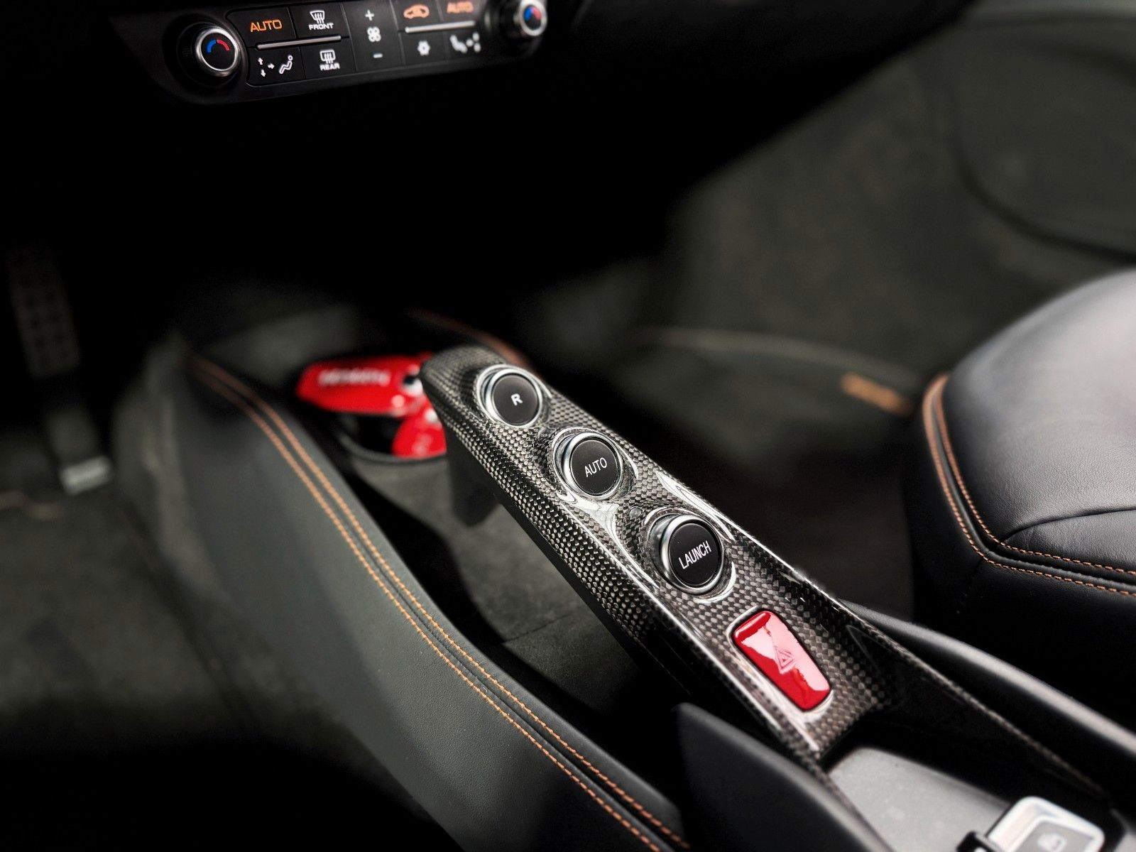 Fahrzeugabbildung Ferrari F8 Spider + Nero Daytona + Carbon + Lift + Garan